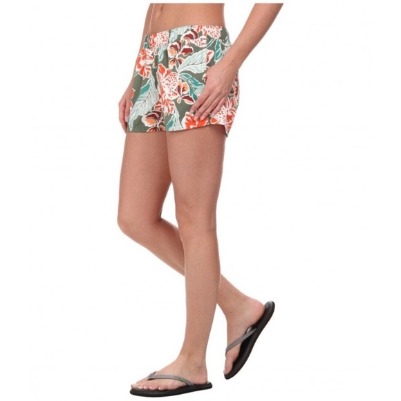 Patagonia Barely Baggies 2.5” Floral Small - Picture 1 of 6